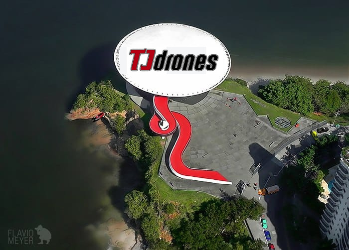 TJ Drones Sobrevoando o MAC de Niterói — Cartão-Postal do RJ